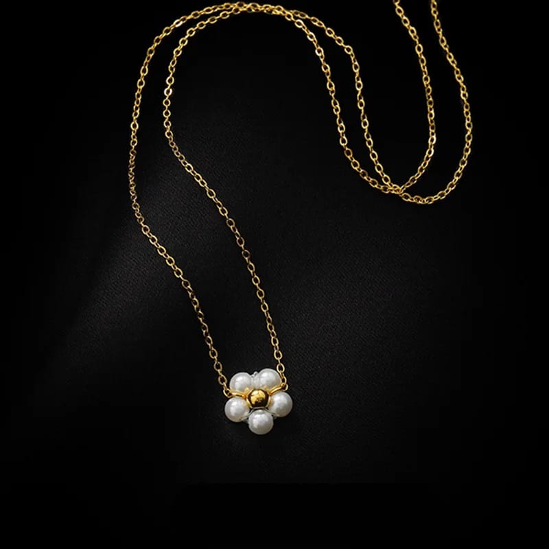 Pearl Flower Pendant Necklace
