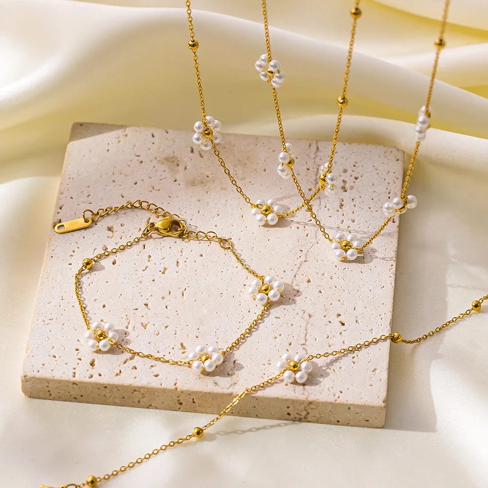 Pearl Flower Necklace & Bracelet Set